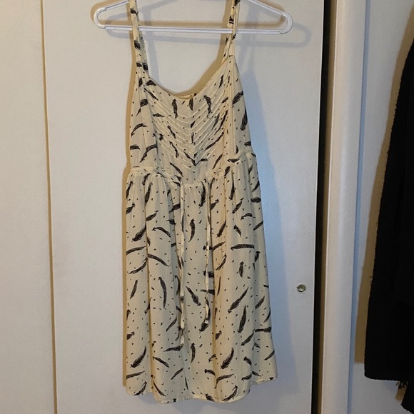 Cream and black feather printed dress - Picture 2 of 2